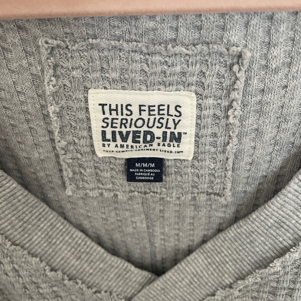 🩶🤍American Eagle Outfitters Sweater Size M ( really oversized) - Picture 2 of 7
